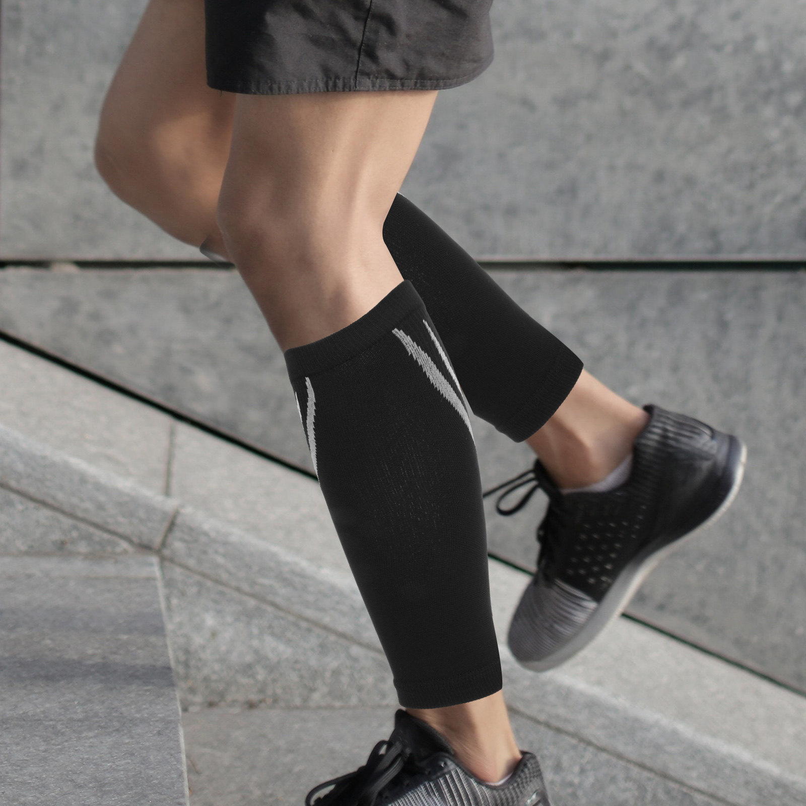 Compression Calf Sleeve - 1 ペアふくらはぎ圧縮スリーブ通気性弾性スポーツソックスランニングサッカーバスケットボール脚保護用疲労を軽減します